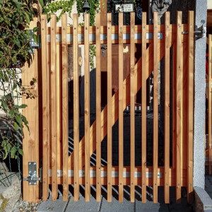                                                     Holz-Tore                                                